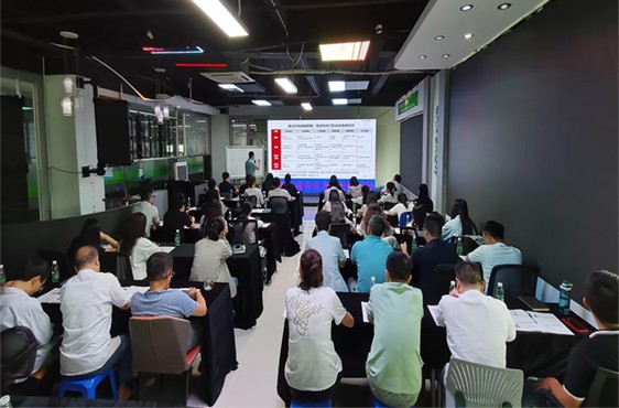 15vip太阳成光电隆重举办提升自我服务客户培训活动